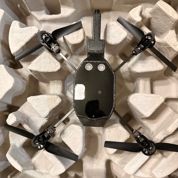 PARROT AR. DRONE 2.0 ELITEl EDITION QUADRICOPTER - WiFi - Free iOS & Android - Picture 2 of 16